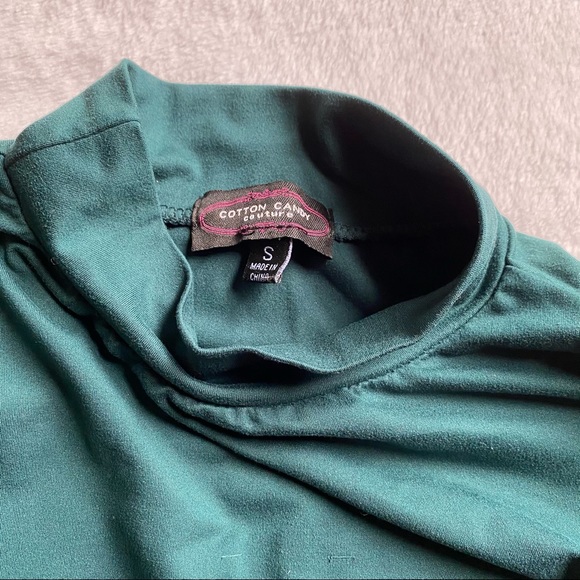 Long Sleeve Mock Neck Crop Top - Picture 3 of 3